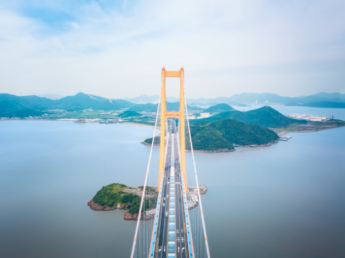 Xihoumen Bridge – это самый длинный в мире подвесной мост со стальными коробчатыми балками (Чжоушань, Китай). | Фото: roadtraffic-technology.com.