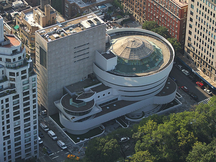 Музей Гуггенхайма, в котором выставляются образцы современного искусства, сам является непревзойденным шедевром (Нью-Йорке, США). | Фото: russiantouramerica.com.