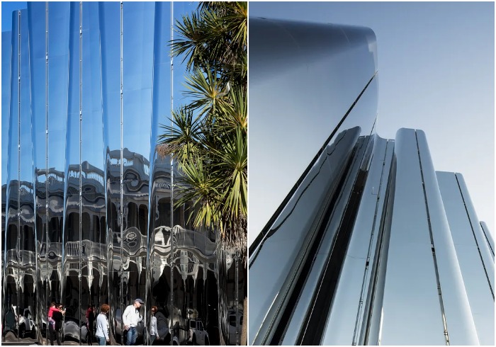 Волнообразный, мерцающий колоннадный фасад изготовлен из полированной нержавеющей стали, обладающей зеркальным эффектом (Нью-Плимут, Новая Зеландия).