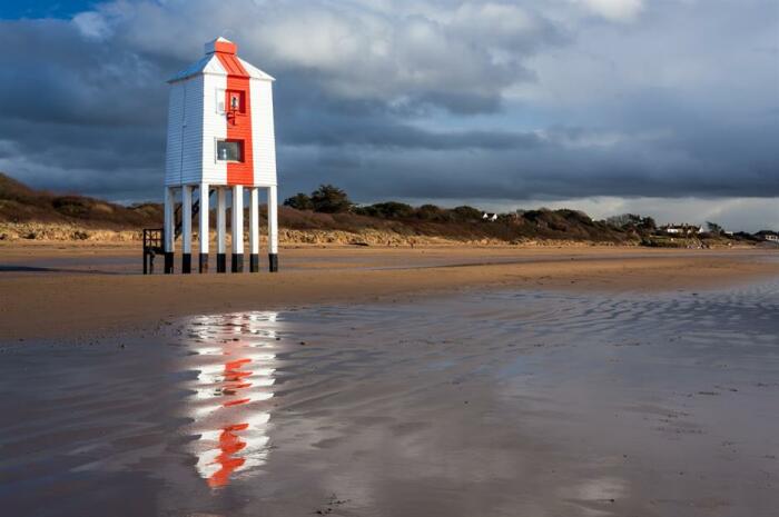  Low Lighthouse – один из самых необычных и крошечных маяков мира, который до сих пор ведет моряков по безопасному пути (Великобритания). | Фото: jooinn.com.