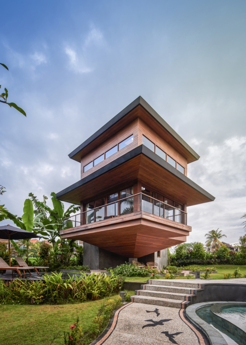 Архитектурная композиция из трех имеющихся объектов полностью соответствует названию эко-курорта «Птичьи домики» (Birdhouses resort, о. Бали). | Фото: usa.firenews.video.