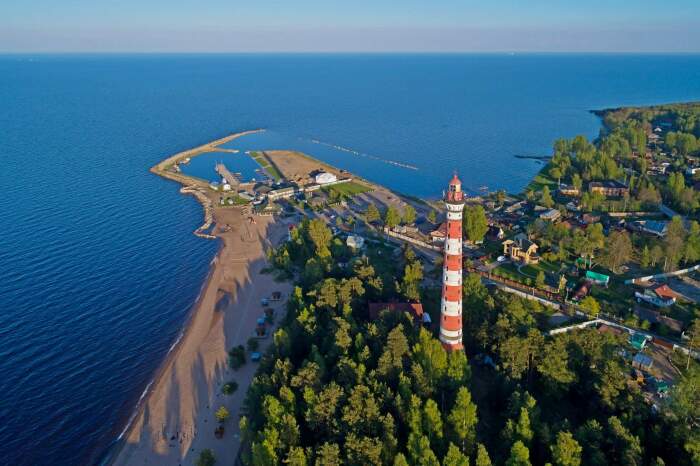 Осиновецкий маяк – 70-метровый ориентир в неспокойном Ладожском озере. | Фото: porusski.me.