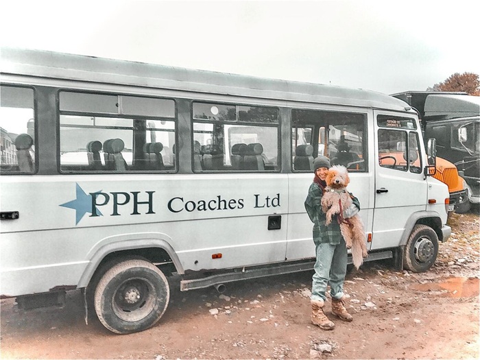 Джози приобрела Mercedes Vario 2002 года выпуска.