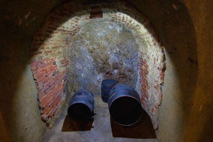 Изначально, горожан устраивал всего один уровень подземелья, уходящий на глубину 2-4 метра и выступающий в роли подвалов (Jihlavské podzemí, Чехия). | Фото: regiontourist.cz.