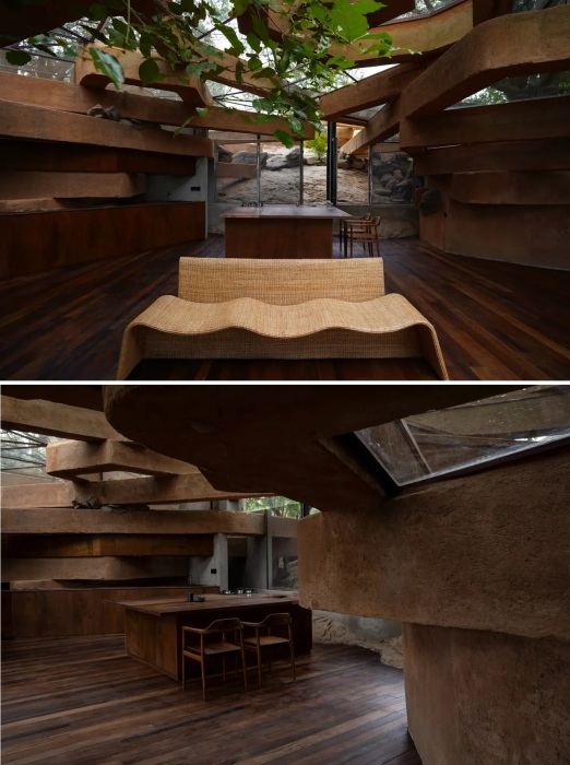 Всю мебель и полы сделали из обновленной древесины, которой придали темно-коричневый цвет (Chuzhi house, Индия). 