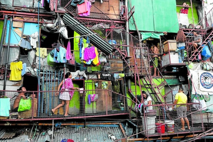 В районе Тондо, по большей части, находятся трущобы и живут маргинальные группы населения (Манила, Филиппины). | Фото: channelnewsasia.com.