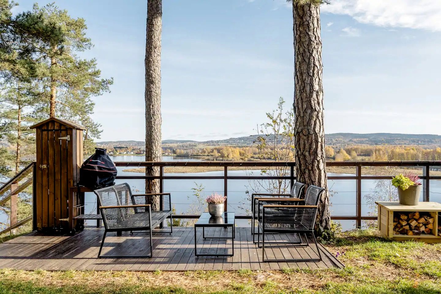 Зона отдыха возле «Домика Леффе» . Зона отдыха возле «Домика Леффе» .