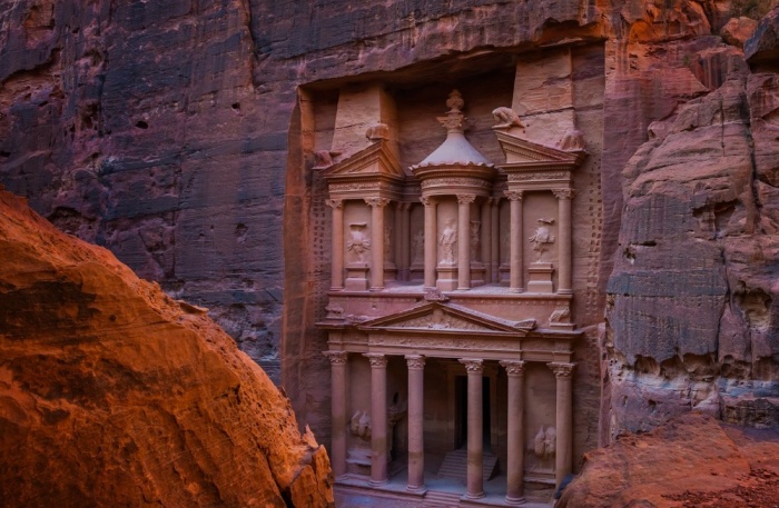 Знаменитый скальный храм-мавзолей или «Сокровищница фараона» (Петра, Иордания). | Фото: planetofhotels.com.