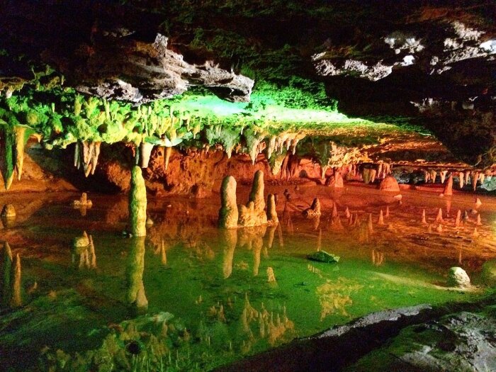 К посещению туристов пещерная система Skyline Caverns соответствующе подготовлена (Front Royal, США). | Фото: tripadvisor.ru.