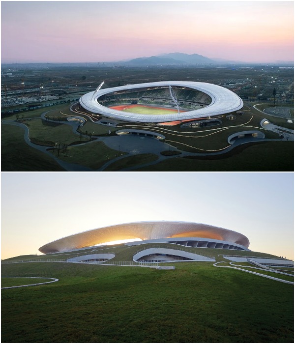 Спортивная арена Цюйчжоу задумана как произведение лэнд-арта, которое погружается в природу и приглашает всех собраться в неординарном месте (Китай).