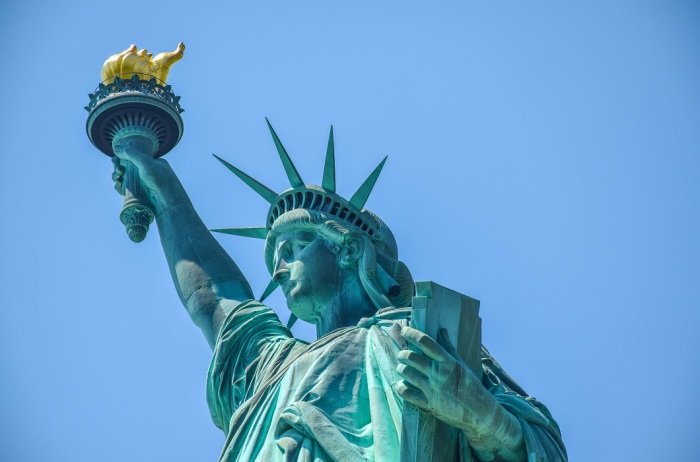 Семь лучей на короне Статуи Свободы прославляют 7 континентов и 7 морей (Нью-Йорк, США). | Фото: blogs.elenasmodels.com.