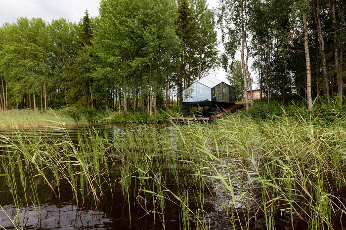 Экспериментальная модель модульного дома, собранного из стекла, полностью растворилась в живописном пейзаже (Lucia Smart, Финляндия). | Фото: mojdom.zoznam.sk.