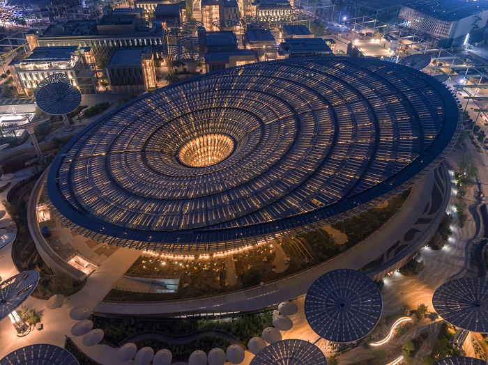 Гигантское «дерево» продемонстрировало возможности инновационных внедрений в сфере возобновляемой энергетики и зеленой архитектуры (Terra—The Sustainability, Dubai Expo-2020). | Фото: amazingarchitecture.com.