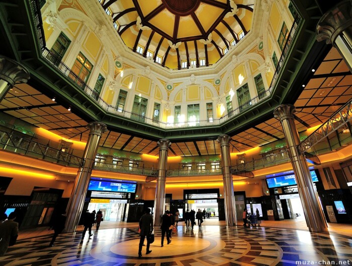 Центральный зал под куполом служит главным вестибюлем обновленного отеля Tokyo Station (Токио, Япония). | Фото: thetokyostationhotel.jp.