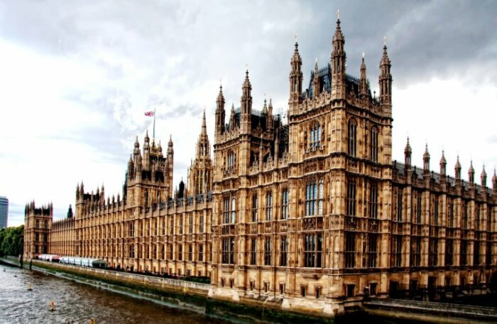 Вестминстерский дворец – важный и самый узнаваемый архитектурный символ Лондона и всей Великобритании. | Фото: krot.mobi.