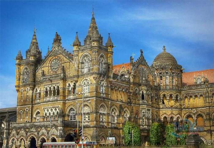 В 2004 г. вокзал Chhatrapati Shivaji Terminus включен в Список Всемирного наследия ЮНЕСКО. | Фото: phototravelguide.ru.