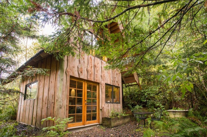 Японская эстетика вдохновила судостроителя из Орегона на строительство лесной хижины под названием «Японский лесной дом» (США). | Фото: tinyhousefor.us.