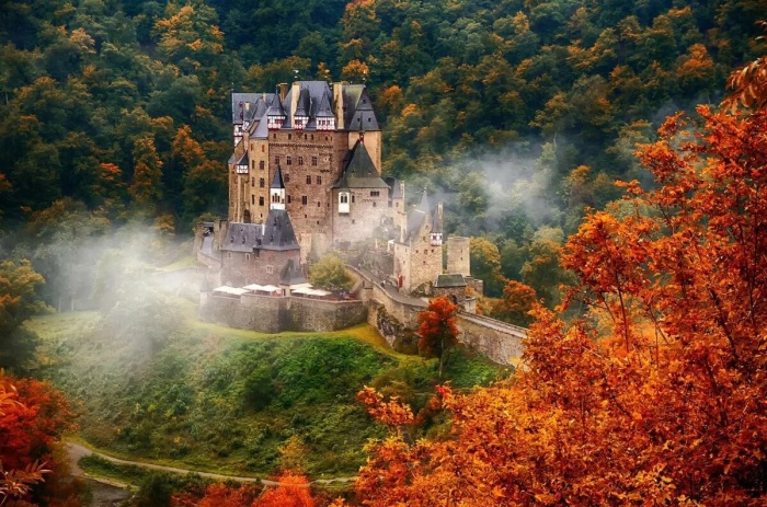 Замок Бург-Эльц – один из самых известных и популярных замков Германии. | Фото: su.fishcustomaquariums.com.