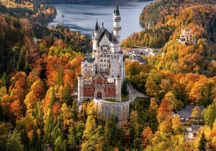 Нойшванштайн – идеальное убежище для короля и сказочный замок мечты для миллионов людей (Германия). | Фото: freski-fotooboi.ru.