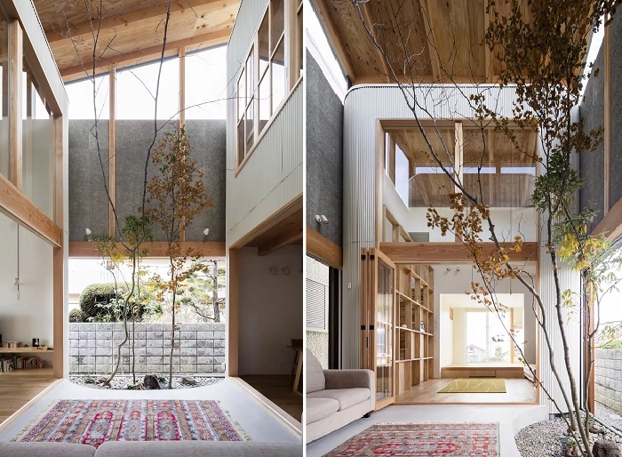 Сухое дерево стало главной изюминкой в дизайне интерьера гостиной, являющейся связующим звеном (Melt House, Осака).