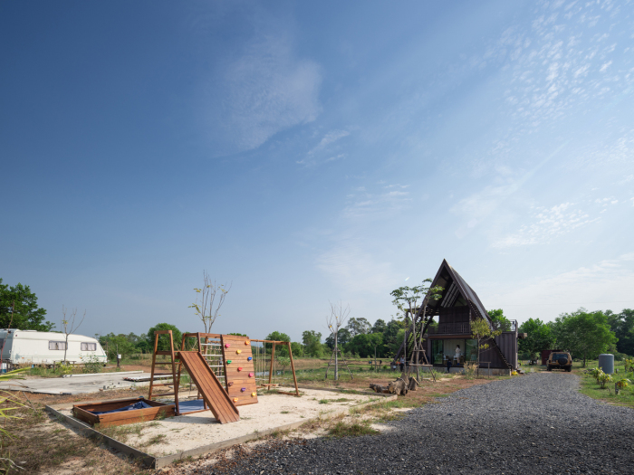 Старые рисовые угодья стали понемногу облагораживать (OOST Campville, Таиланд). | Фото: decor.design.