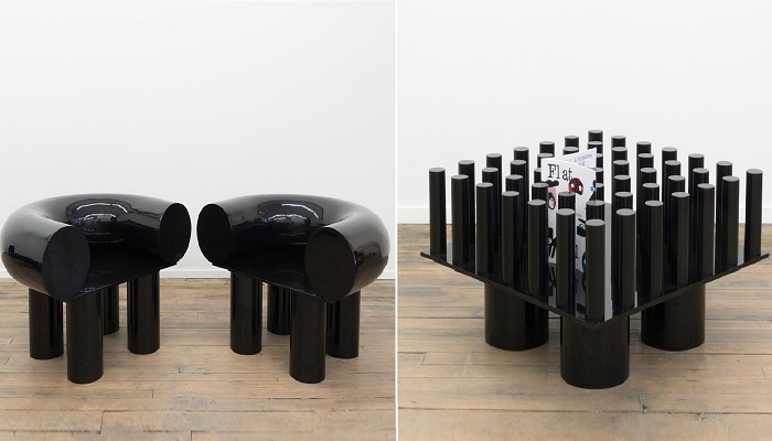 Черные мини-кресла и полка зубчатой формы для групповой выставки в Volume Gallery (дизайн Ania Jaworska).