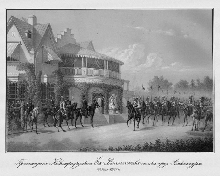 Гравюра «Прохождение кавалергардского полка через Александрию, 1850 год». | Фото: peterhofmuseum.ru.