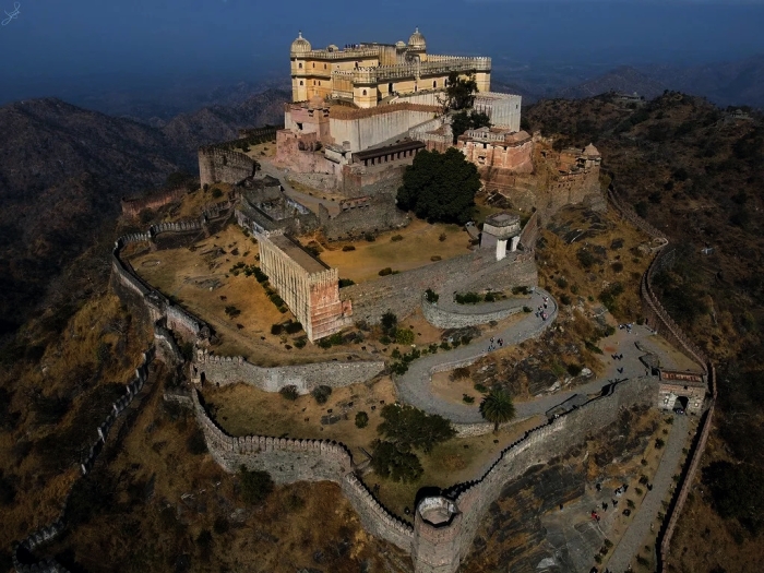Kumbhalgarh Fort – одно из самых неприступных укрепительных сооружений, созданных когда-либо на планете (Раджастхан, Индия). | Фото: tourism.rajasthan.gov.in.