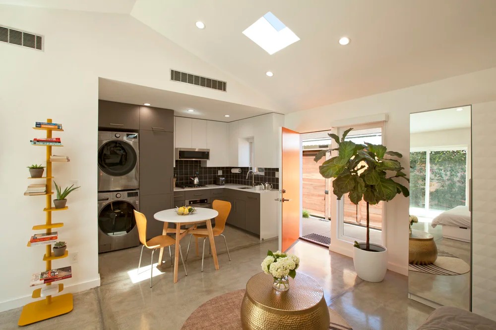 Домик для сдачи в аренду получился светлым и просторным (Ladera Heights ADU). Домик для сдачи в аренду получился светлым и просторным (Ladera Heights ADU).