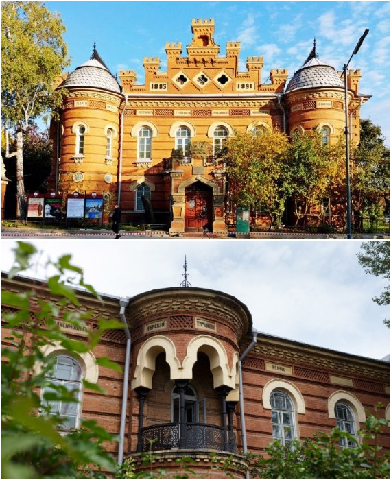 Неомавританский стиль легко угадывается в восточных архитектурных элементах и выборе цветовой гаммы (Иркутский областной краеведческий музей).
