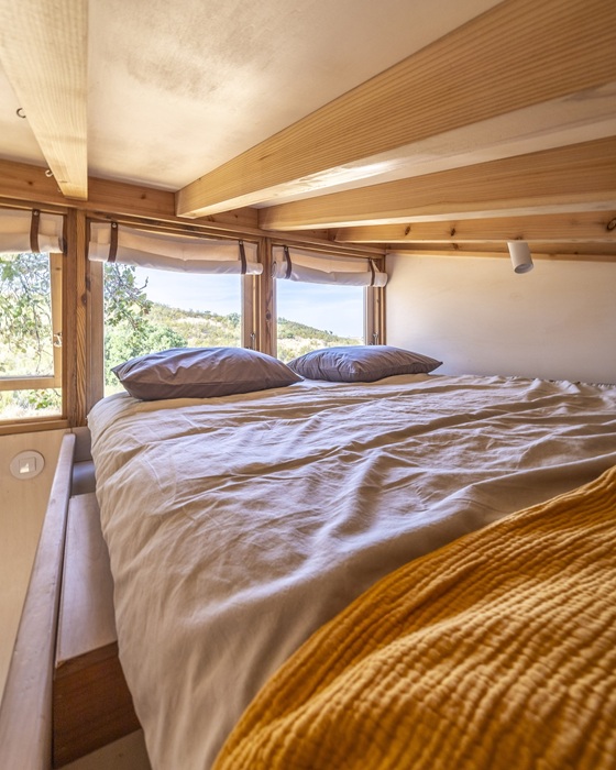 Спальня находится на лофте.