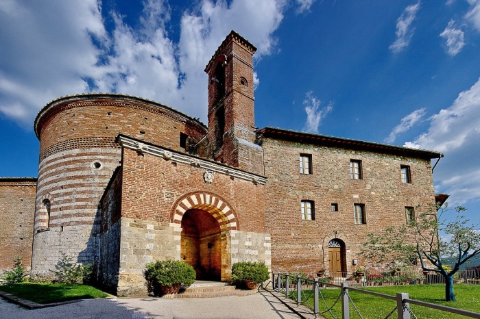 На месте, где находился камень с мечом построили часовню в виде ротонды (Cappella di San Galgano, Италия). | Фото: culturalheritageonline.com.