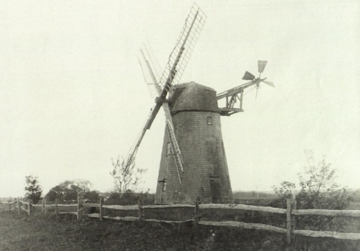 Веерообразный хвост – отличительная черта HayeGround Windmill (Лонг-Айленд, США). | Фото: hamptons.curbed.com.