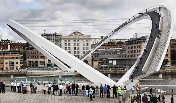  Gateshead Millennium Bridge         (). | : wikipedia.org.