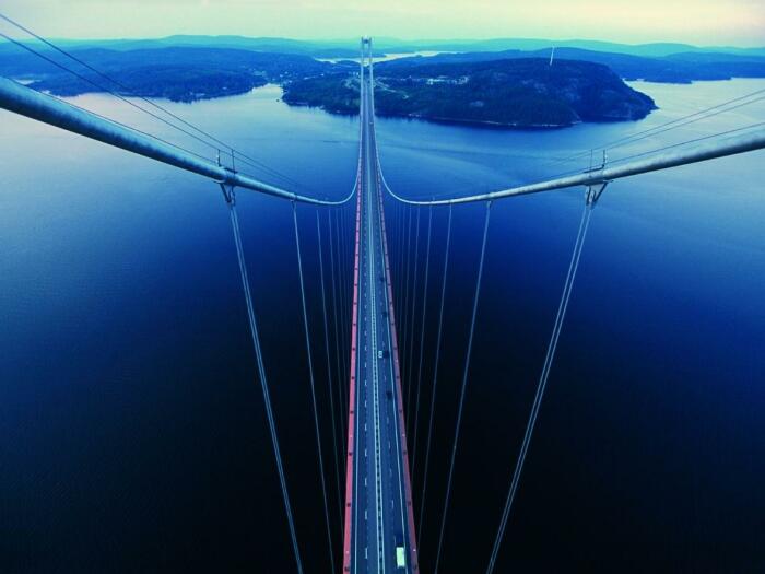  Эта подвесная переправа является одним из самых высоких сооружений в Швеции (Мост «Высокого берега»). | Фото: foursquare.com.
