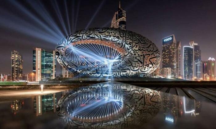 Музей будущего в Дубае, который местный правитель считает «самым красивым зданием в мире» – это поистине впечатляющий пример параметрического дизайна и устойчивой архитектуры. | Фото: touristino.com.