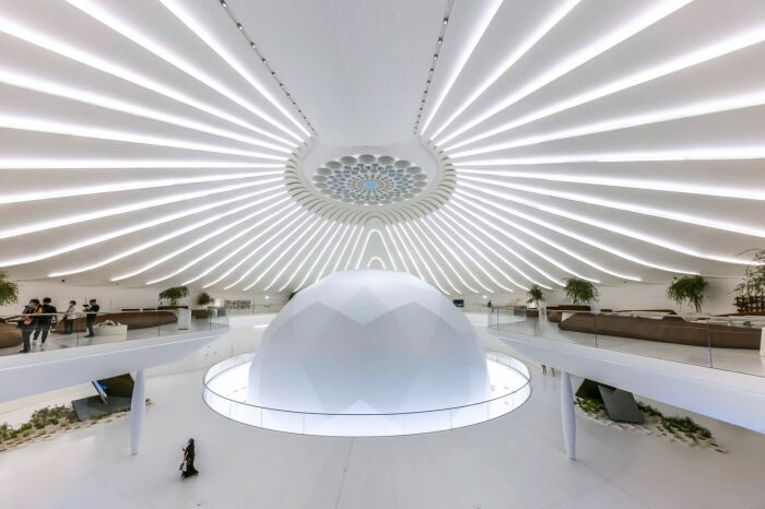 Центральное место внутри павильона занимает массивная сфера (Дубай, ОАЭ). | Фото: expo2020dubai.com.