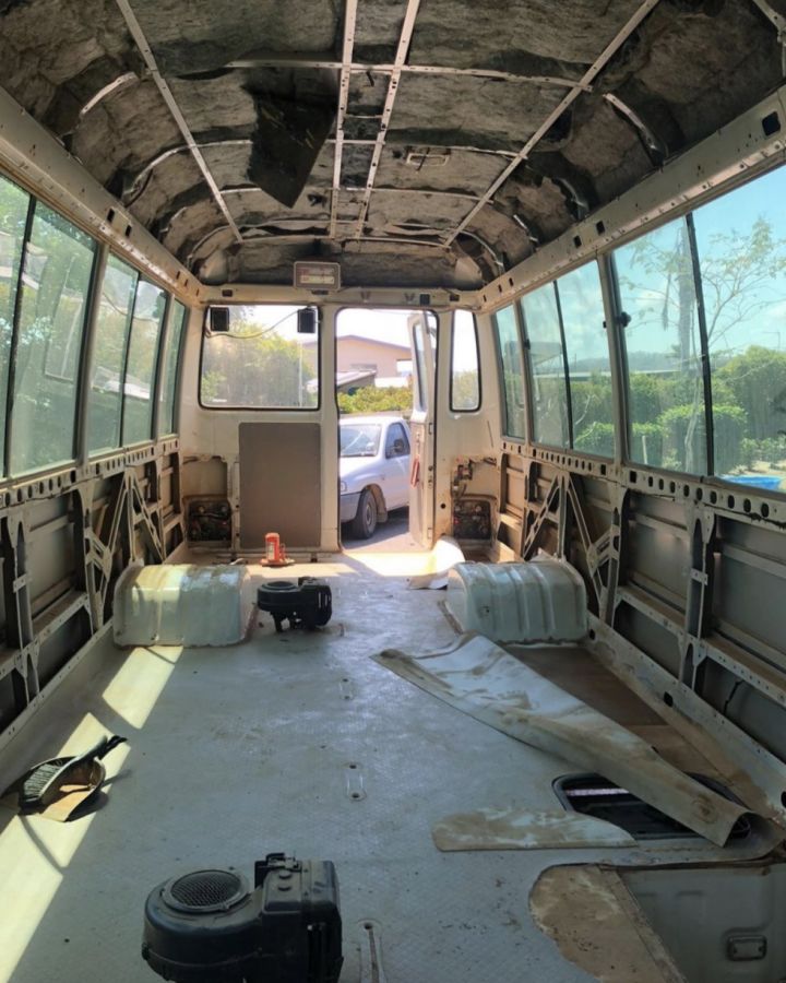 95% работ по переоборудованию Toyota Coaster пара выполнила самостоятельно. 95% работ по переоборудованию Toyota Coaster пара выполнила самостоятельно.