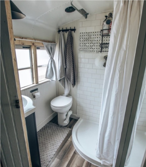 Благоустроенная ванная комната порадует современными удобствами и приятным дизайном (Tío Aventura, США). | Фото: dailymail.co.uk.