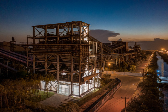 В пригороде Шанхая специалисты компании Kokaistudios приступили к реконструкции заброшенной промышленной зоны, которая вскоре превратится в огромный эко-парк. | Фото: archilovers.com.