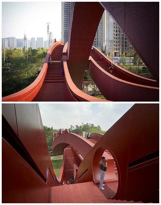 Горожане и гости могут любоваться окружающим живописным ландшафтом в высоты 24 метра (Пешеходный мост-аттракцион Lucky Knot, Китай). 