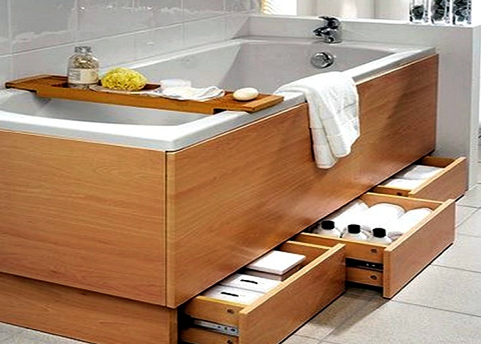 Выдвижные ящики под ванной организуют дополнительные места хранения.