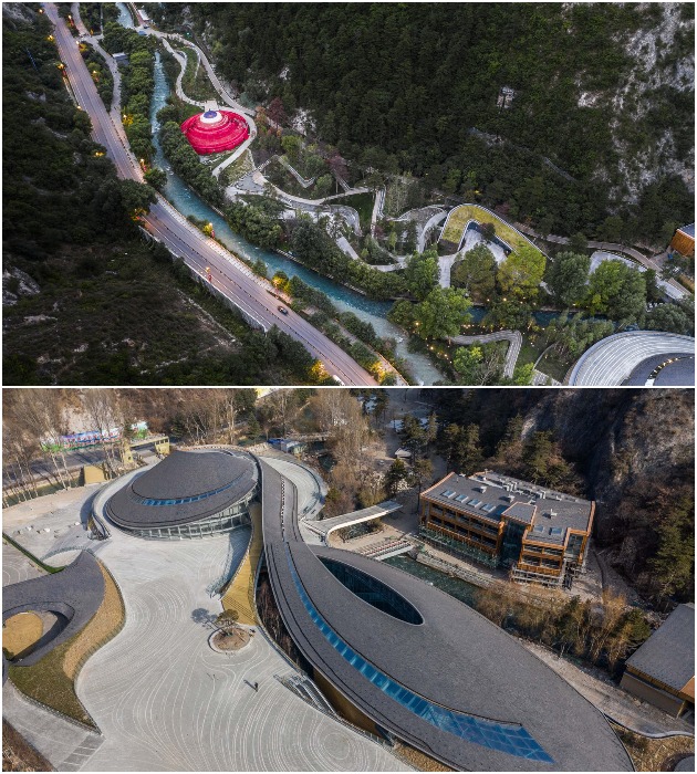 Пешеходные дорожки, переходящие в большие площадки, облегчают передвижение посетителей (Jiuzhai Valley Visitor Center, Китай).