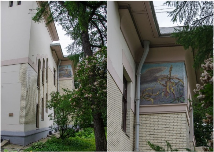 Карниз здания украшен яркой мозаикой с цветочными мотивами (особняк С. П. Рябушинского, Москва).