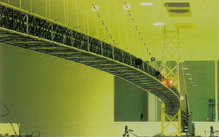 Лабораторные испытания в аэродинамической трубе с реальной моделью части Akashi Kaikyo Bridge. | Фото: famouswonders.com.