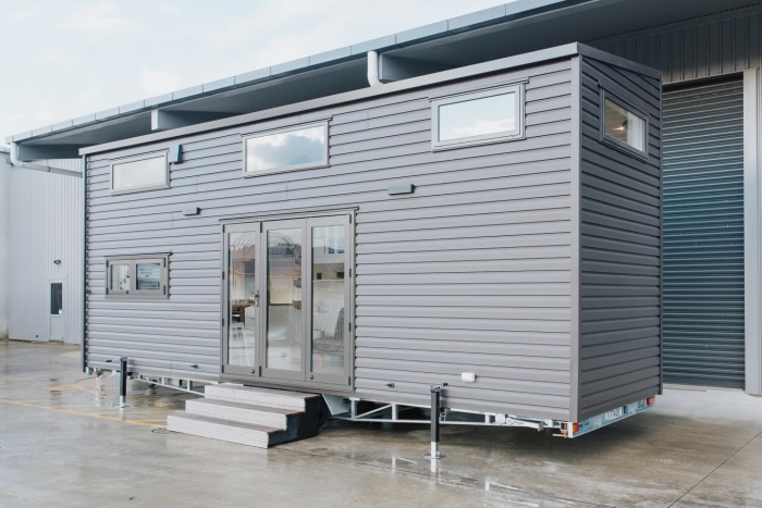 Компактный, грамотно спроектированный крошечный домик сгодится и для жизни, и для работы за пределами офиса (Rourou Iti, Новая Зеландия). | Фото: newatlas.com.