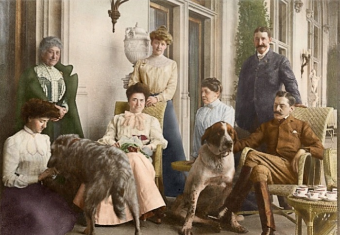 Обновленное фото из семейного архива Вандербильтов (Билтмор-Хаус, сентябрь 1900 г.). | Фото: gardenandgun.com.