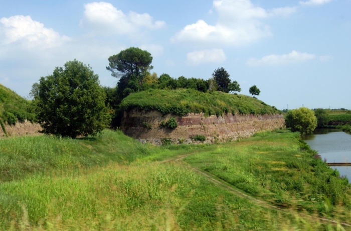 Сохранившаяся часть оборонительных укреплений Пальмановы (Италия). | Фото: © Viktor-Viktor.