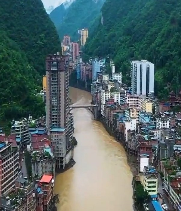 В самом узком городе мира строятся лишь многоэтажные дома (Яньцзинь, Китай). | Фото: noodlemagazine.com.