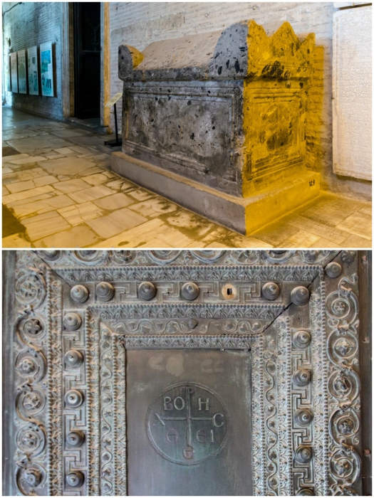 Византийский саркофаг и христианские символы, сохранившиеся в Соборе Св. Софии (Стамбул, Турция). | Фото: yarowind.livejournal.com.